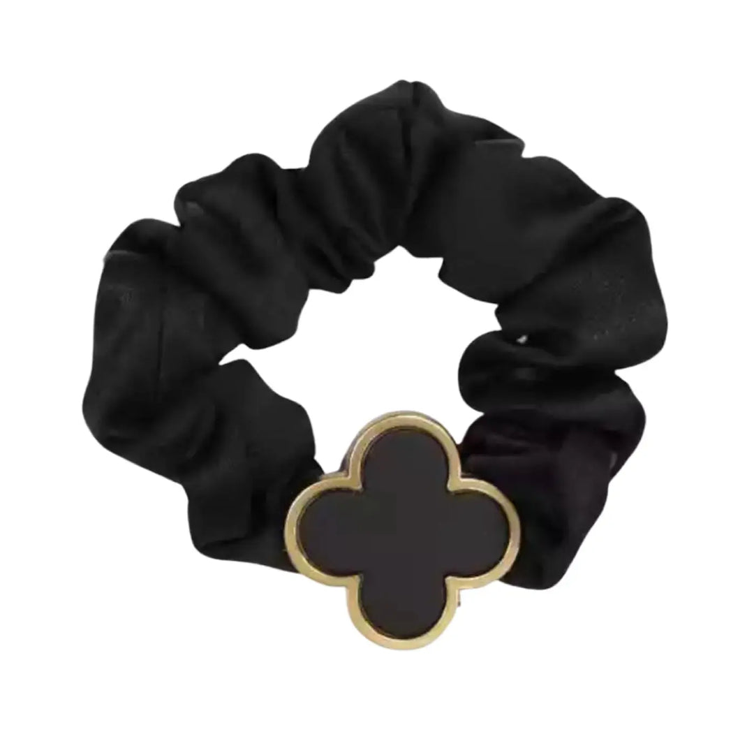 Scrunchie Metal Clover in Black
