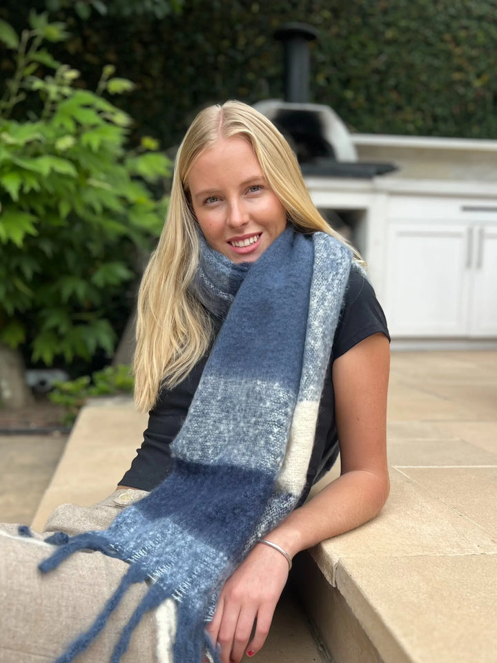 Oversized Cuddly Blanket Scarf Blue