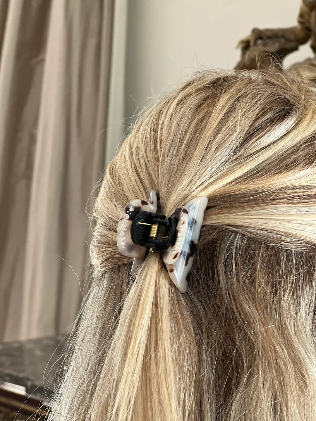 Acetate Small Hair Claw & crystals –  Light Turtle