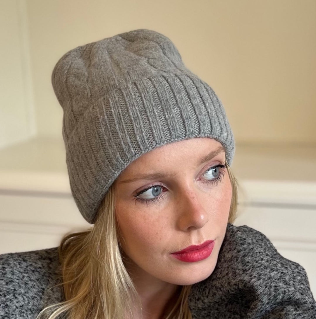 Cable Beanie - Grey