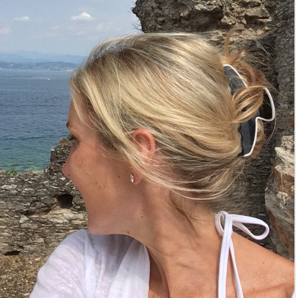 Premium oversized hair claw in black with white edge