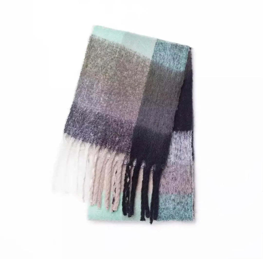 Oversized Cuddly Blanket Scarf in Check Green and Black