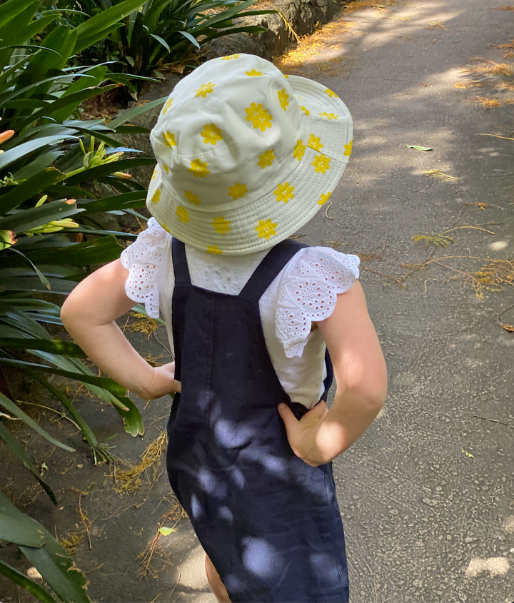 Bucket Hat - reversible-  White daisy/White 6-adult