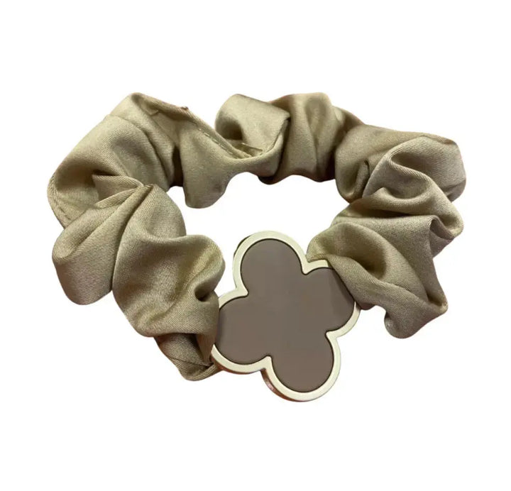 WS - Scrunchie Metal Clover in Taupe