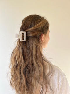 Medium Acetate Rectangular Hair Claw in Gelato White