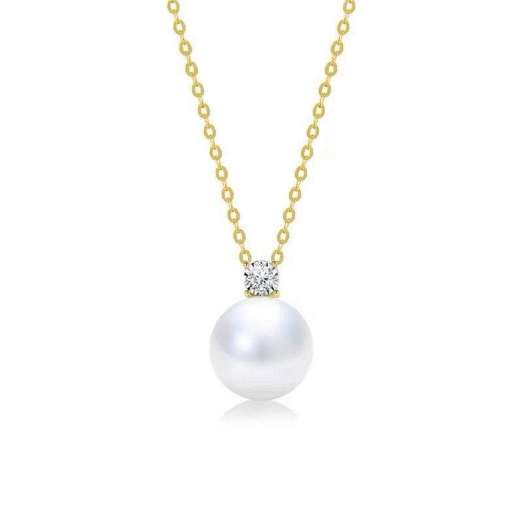 WS  Kai White Pearl & Zirconia  Pendant on Gold gold necklace
