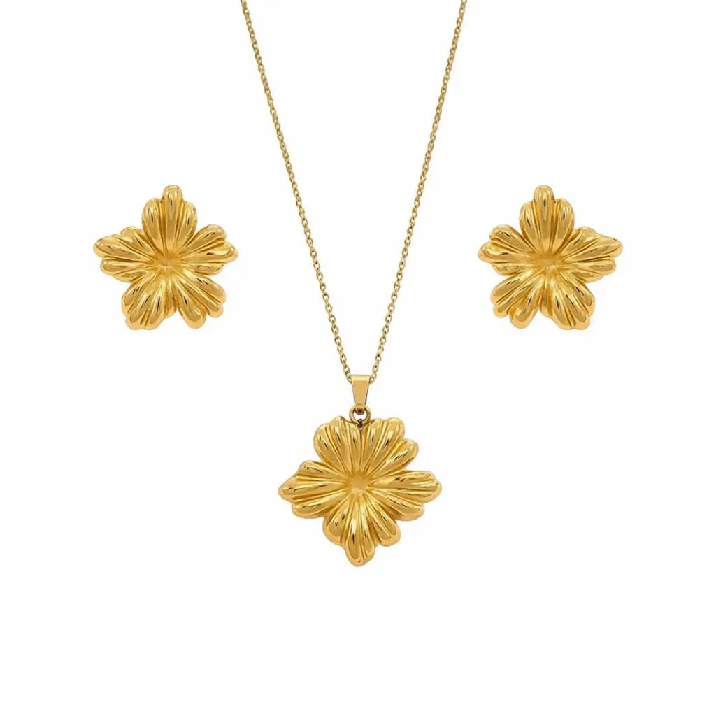Aurelia Bloom  Gold Flower Necklace