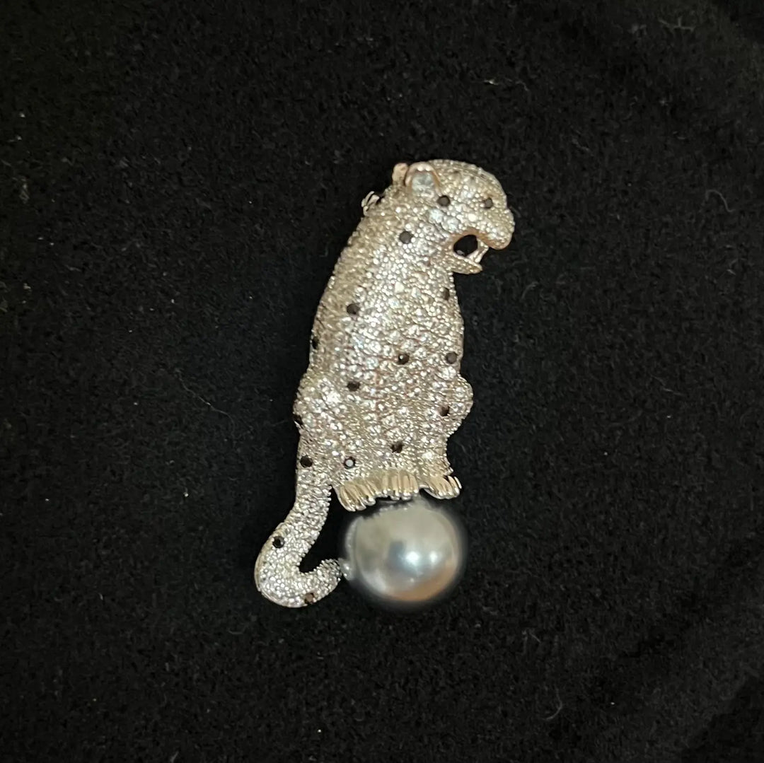 Brooch - Silver Crystal & Pearl leopard brooch