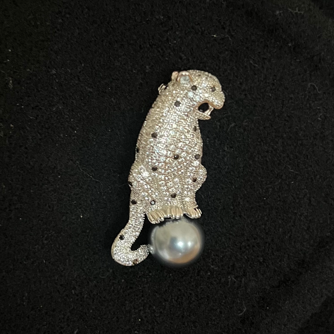 Brooch - Silver Crystal & Pearl leopard brooch
