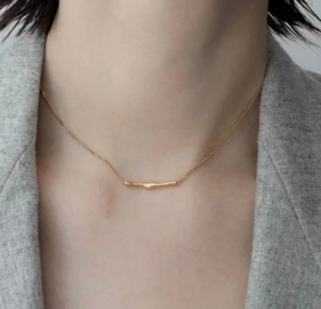 Bar Necklace in 18k plated Sterling Silver