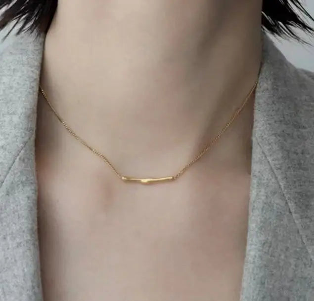 Bar Necklace in 18k plated Sterling Silver