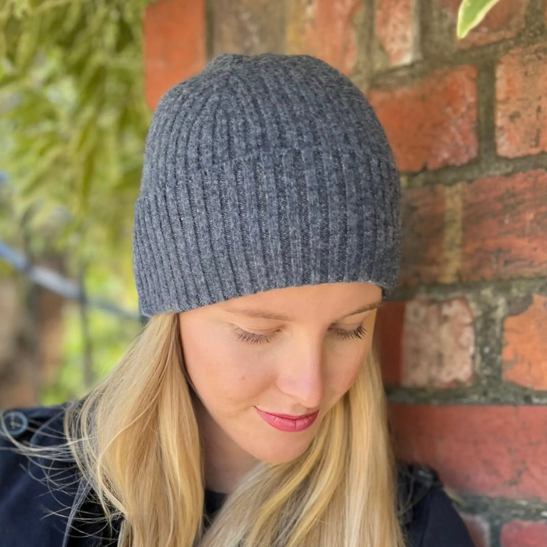 Skullie Unisex St Anton Beanies -D Grey