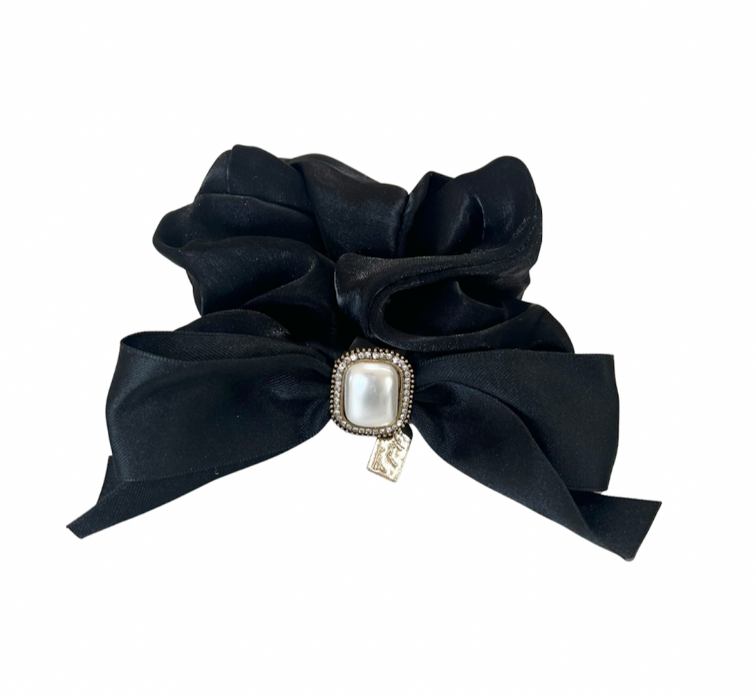 Scrunchie - Eloise Pearl Ribbon