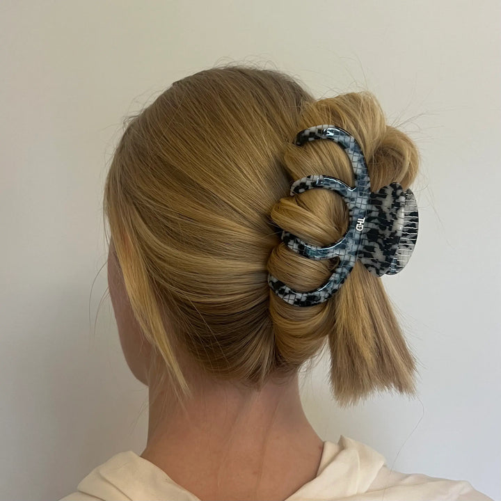 WS Octopus Acetate Hair Claw in Black/white Monochrome