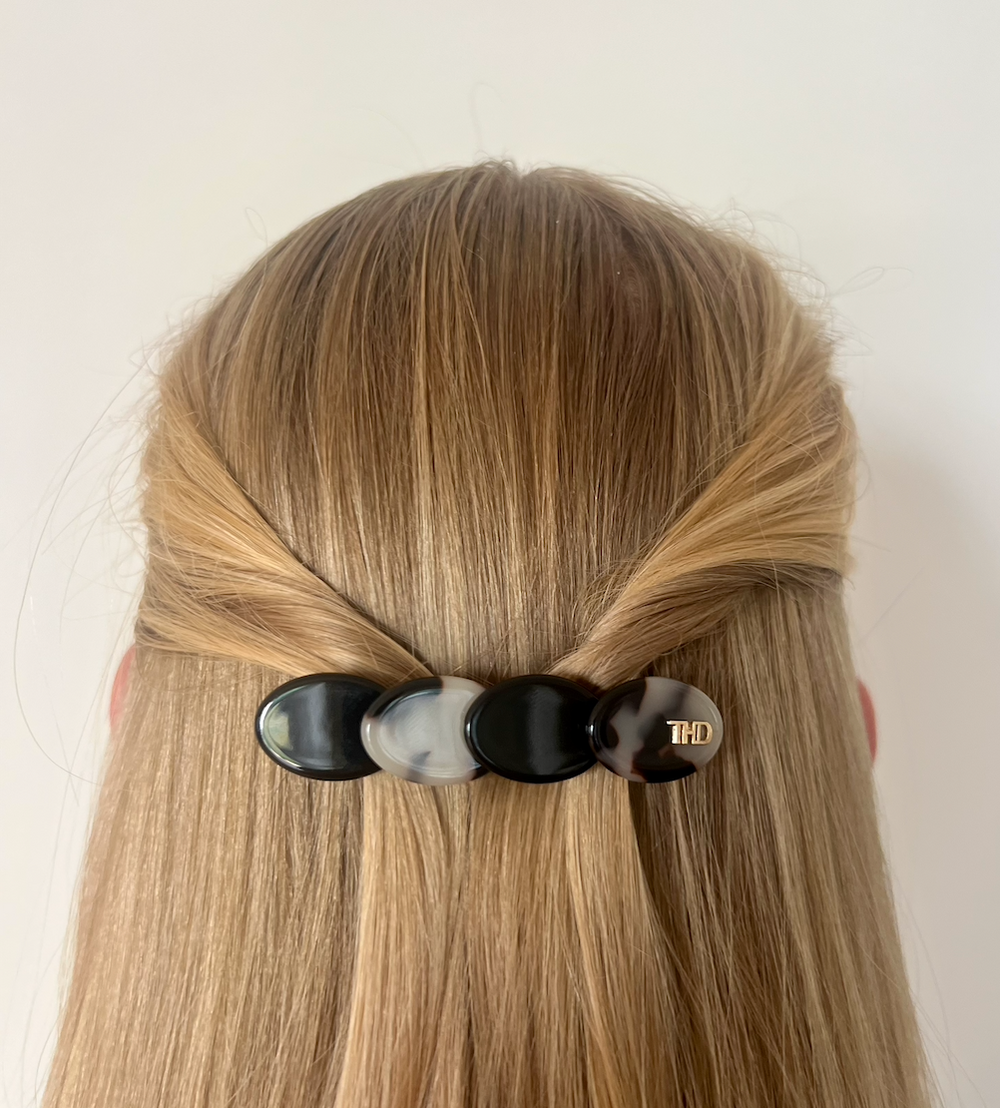 The Anna Circle Barrette - Black & Light Turtle