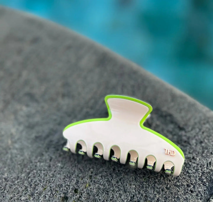 WS Oversized Claw - Vanilla Lovebird