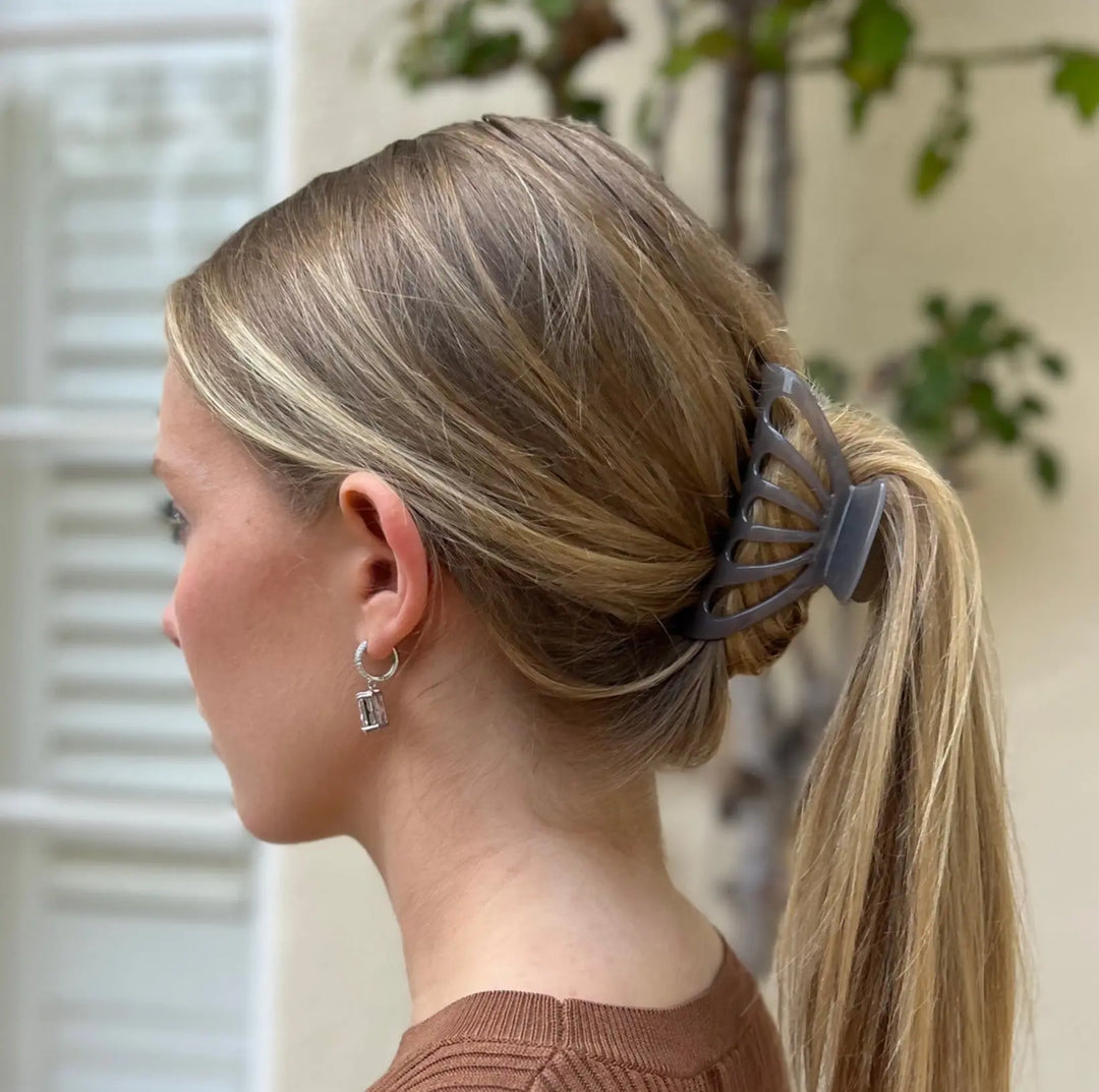 Large Hair claw with Cutouts in Grey Lilac