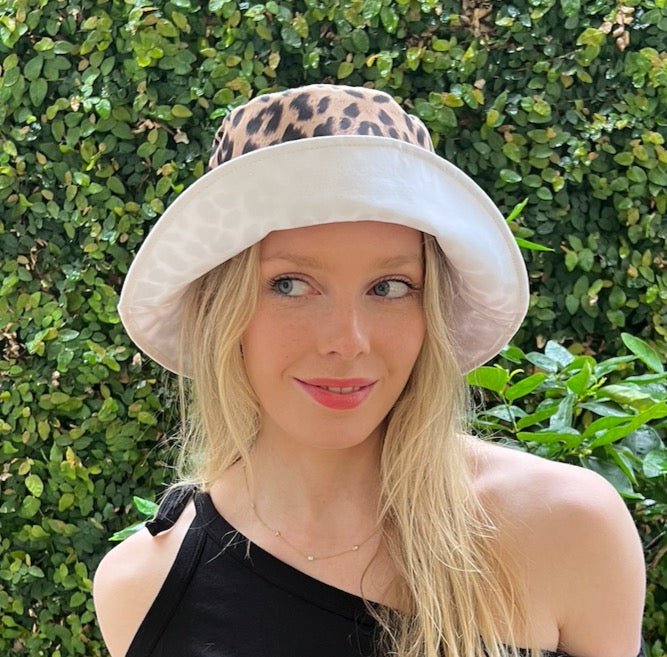 Bucket Hat - reversible in Leopard/White