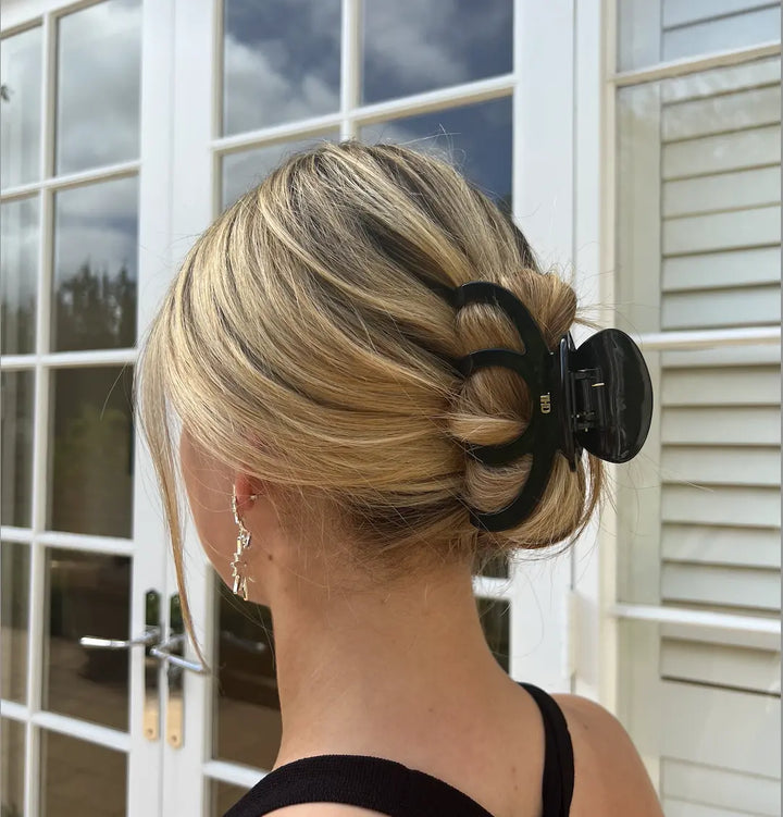 Oversized Acetate Octopus Claw in glossy Black