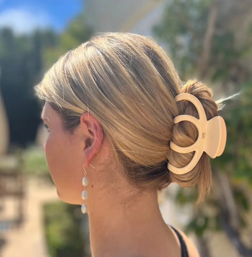 Octopus Acetate Hair Claw in Vanilla Cream