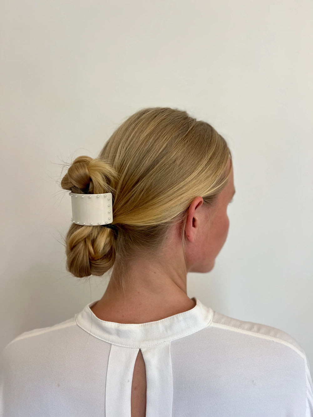 Oversized curved Barrette - Off-White with pearls