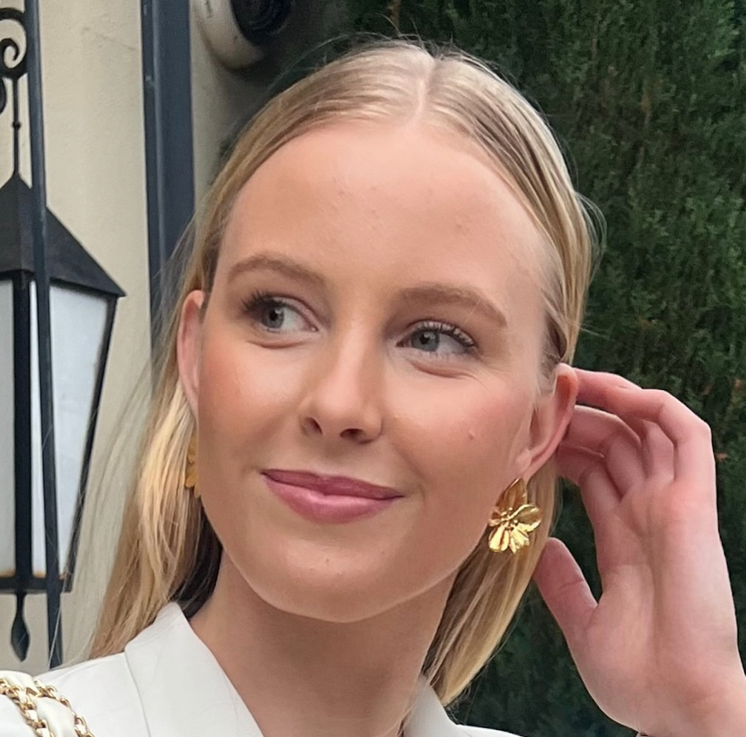 Hibiscus Gold Earrings