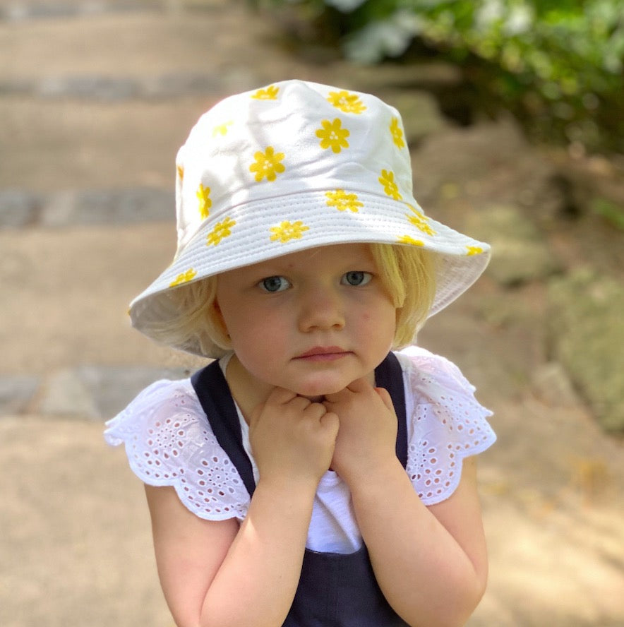 WS - Bucket Hat - reversible-  White Daisy/White 6-adult 744109225215