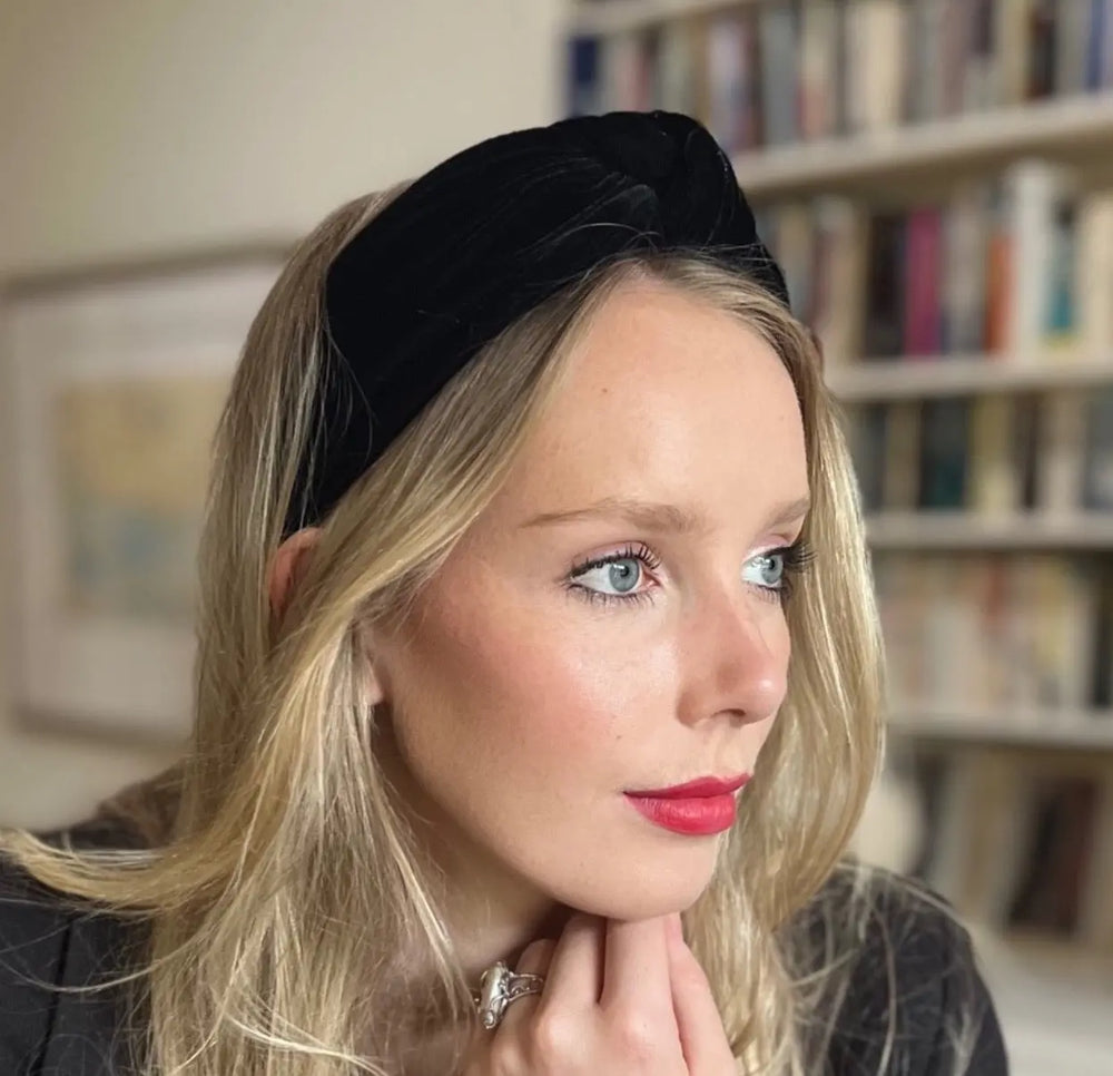 HB - Velvet knotted in Black