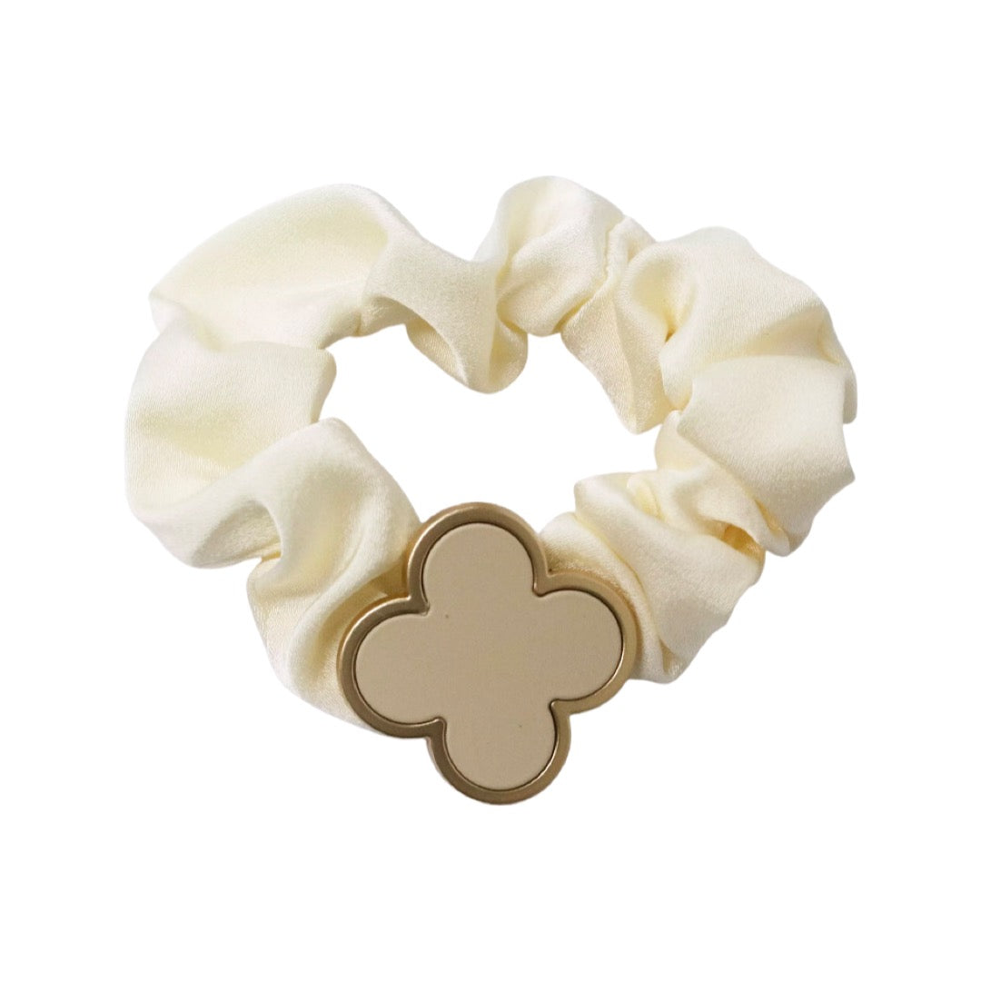 Scrunchie Metal Clover – Off-white Tania Hird Designs