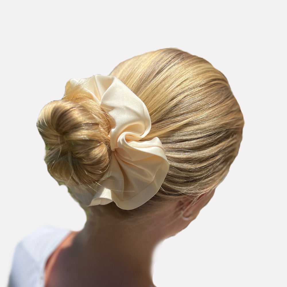 WS Scrunchie- Off White with Off White  trim
