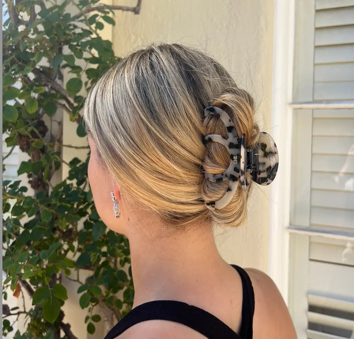 Oversized Acetate Octopus Claw in Light Turtle