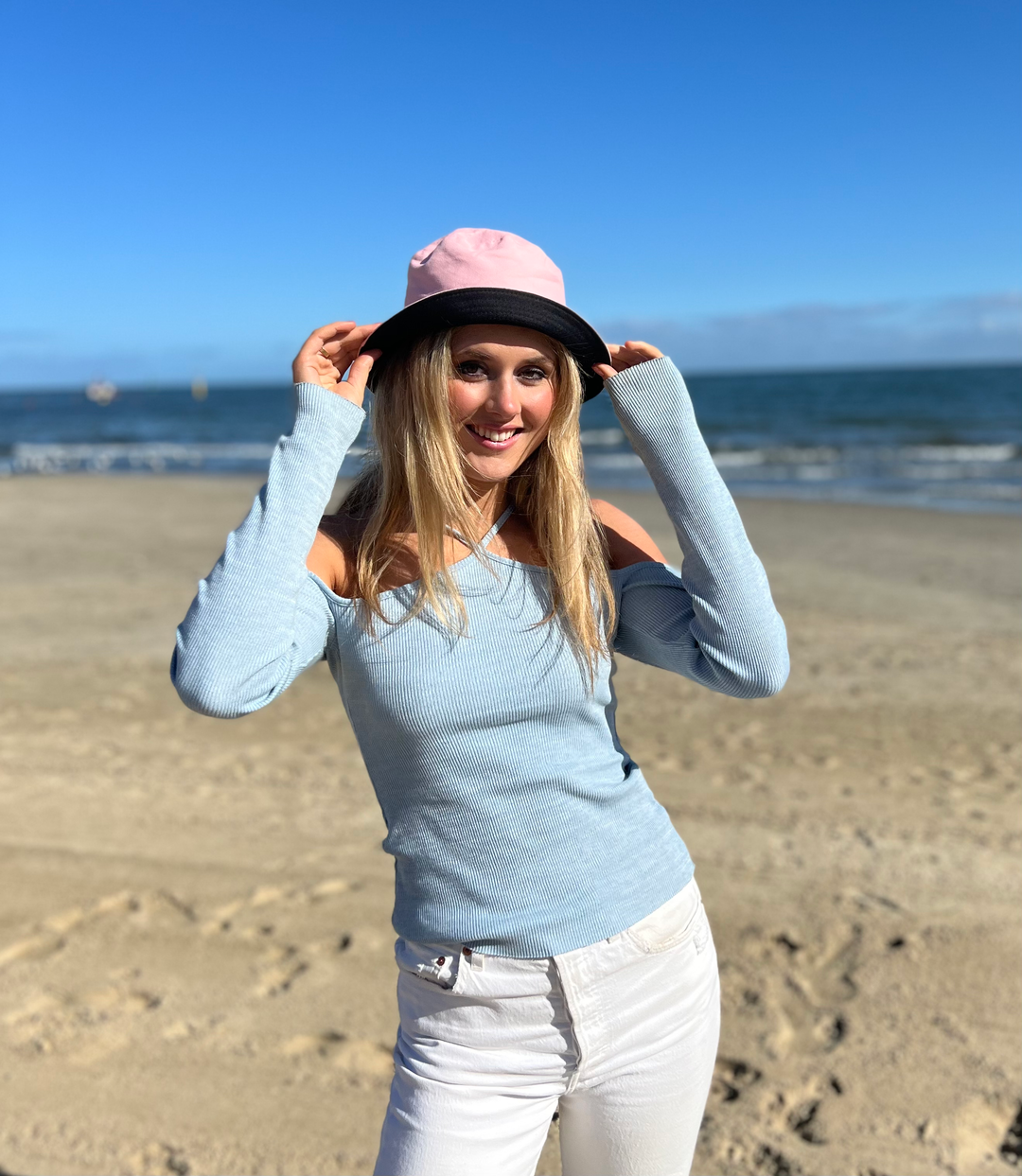 Bucket Hat - reversible in  Pink/Black