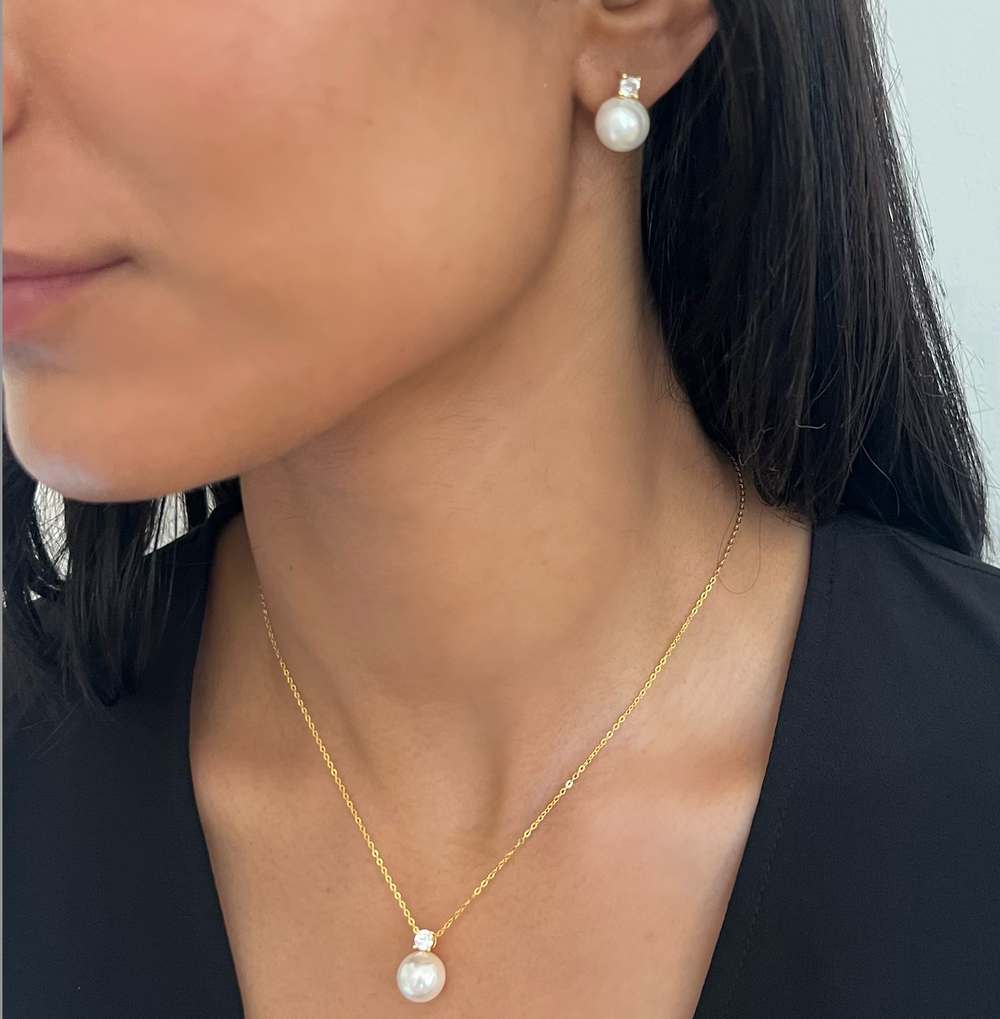 WS  Kai White Pearl & Zirconia  Pendant on Gold gold necklace