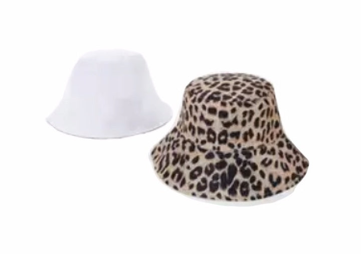 Bucket Hat - reversible in Leopard/White