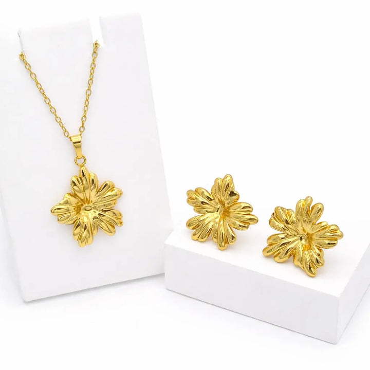 Aurelia Bloom  Gold Flower Necklace