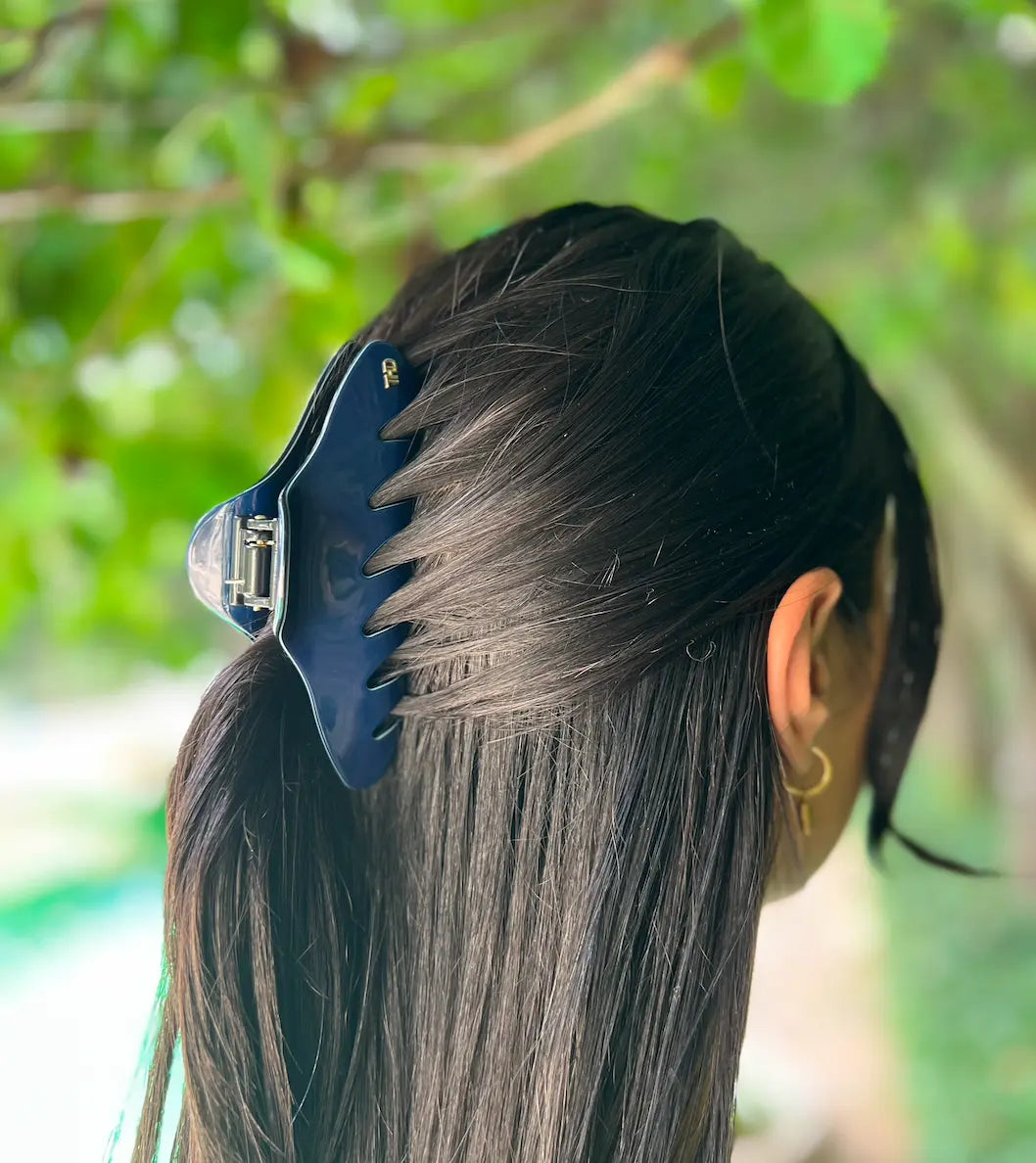 Cassandra acetate oversized Hair claw clip in Deep Blue