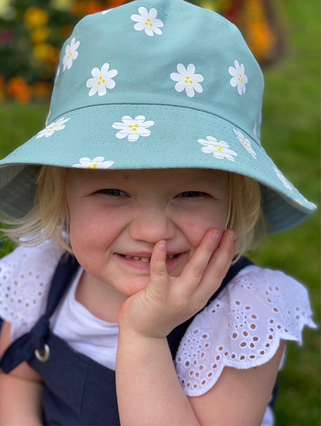 Bucket Hat - reversible- Green daisy/Green 6-adult