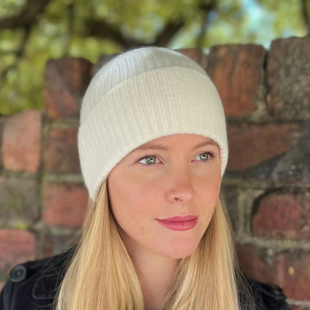 Skullie Unisex St Anton Beanies -White