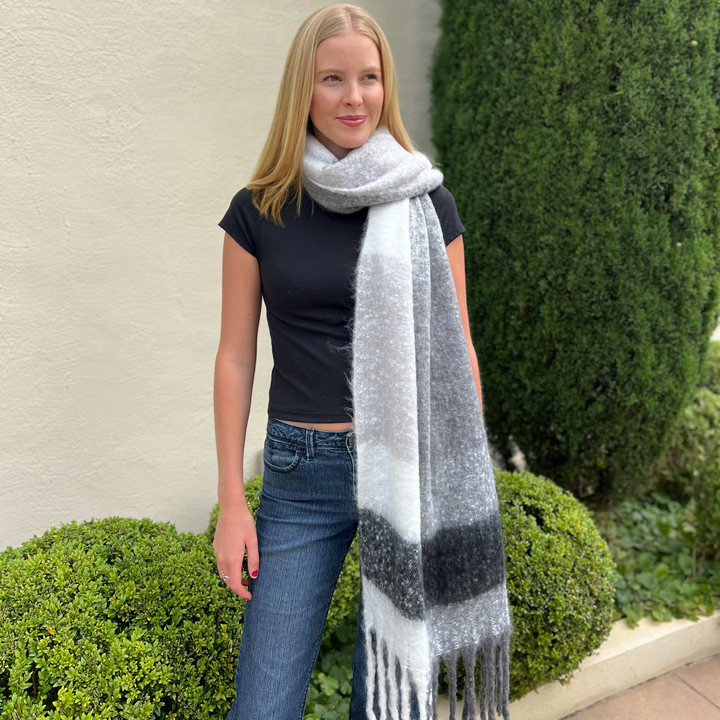 Oversized Cuddly Blanket Scarf in Grey