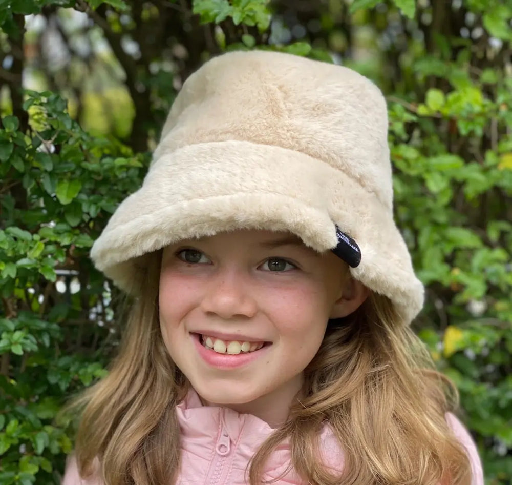 KIDS Faux Fur Bucket Hat - Off white   5-10