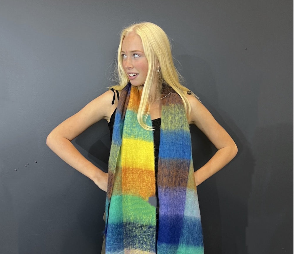 Oversized Cuddly Blanket Scarf in Vibrant Check
