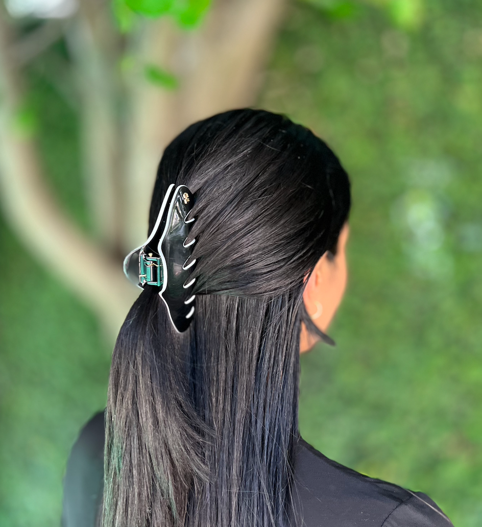 Cassandra acetate oversized Hair claw clip in Black & White Trim