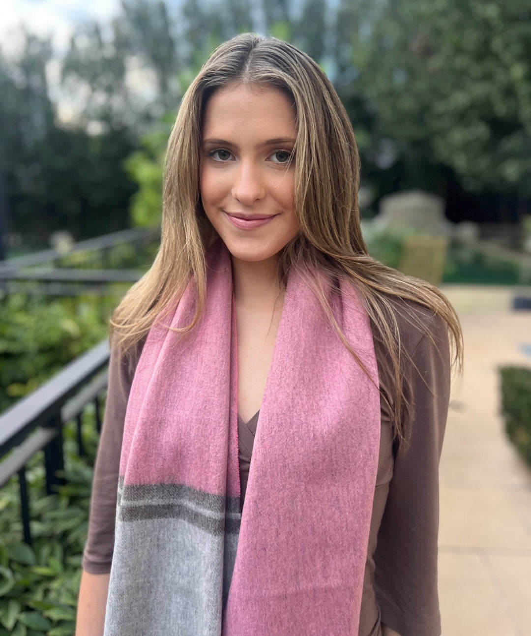 WS Edge Wool Scarf - Pink/Grey - Image 2